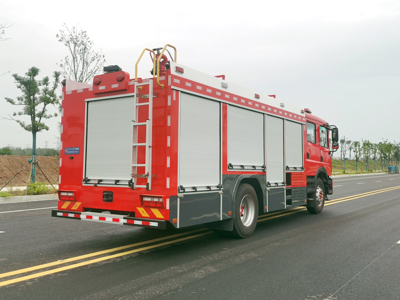 東風8噸水罐消防車