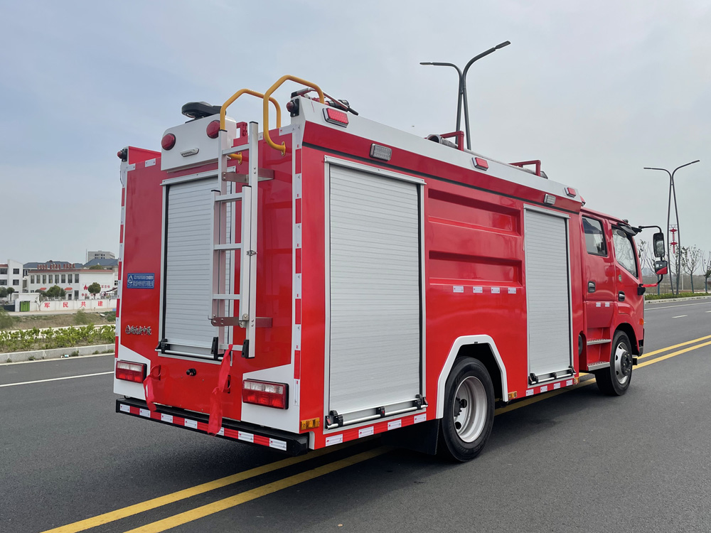 東風5噸水罐消防車