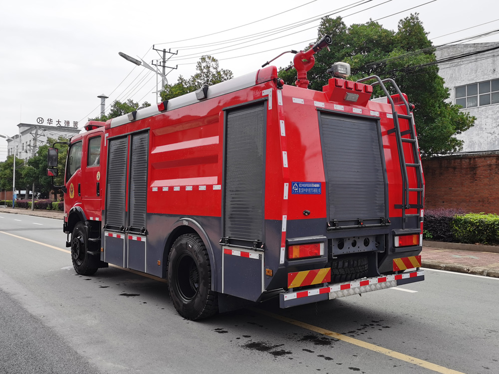 東風5噸四驅水罐消防車