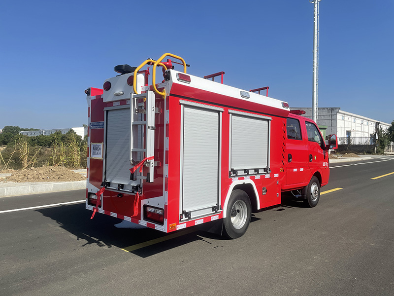 途逸雙排1噸水罐消防車