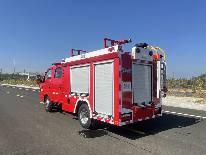 途逸雙排1噸水罐消防車