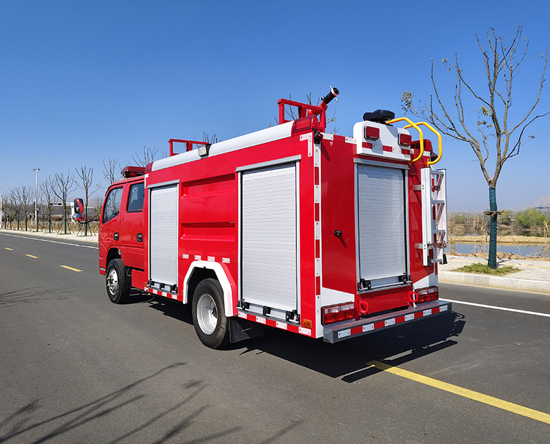 東風2.8噸水罐消防車