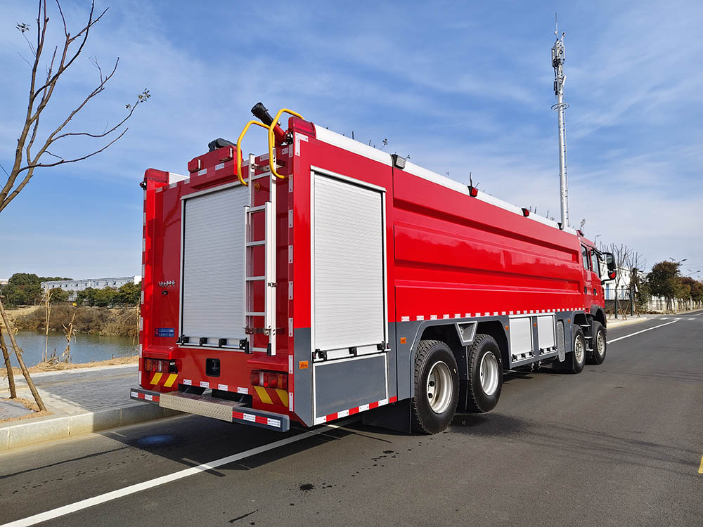 重汽豪沃25m3泡沫消防車