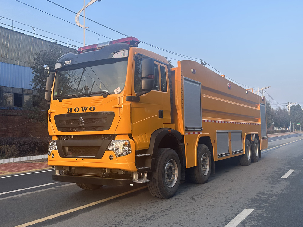 重汽豪沃25m3泡沫消防車
