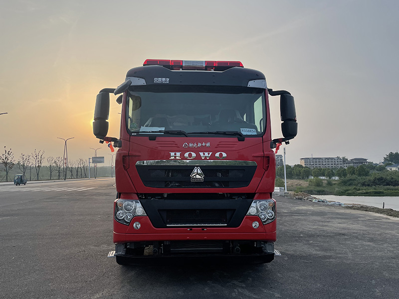 重汽豪沃17m3泡沫消防車