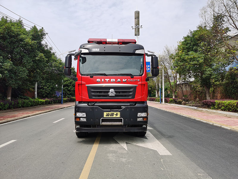 重汽汕德卡17m3泡沫消防車(chē)